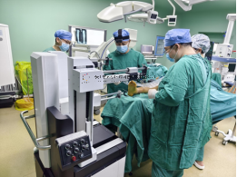 CO接骨機器人牽拉下閉合復位髓內釘內固定病例